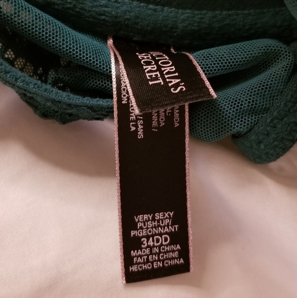 Very Sexy Victoria's Secret Push-up - Picture 3 of 3